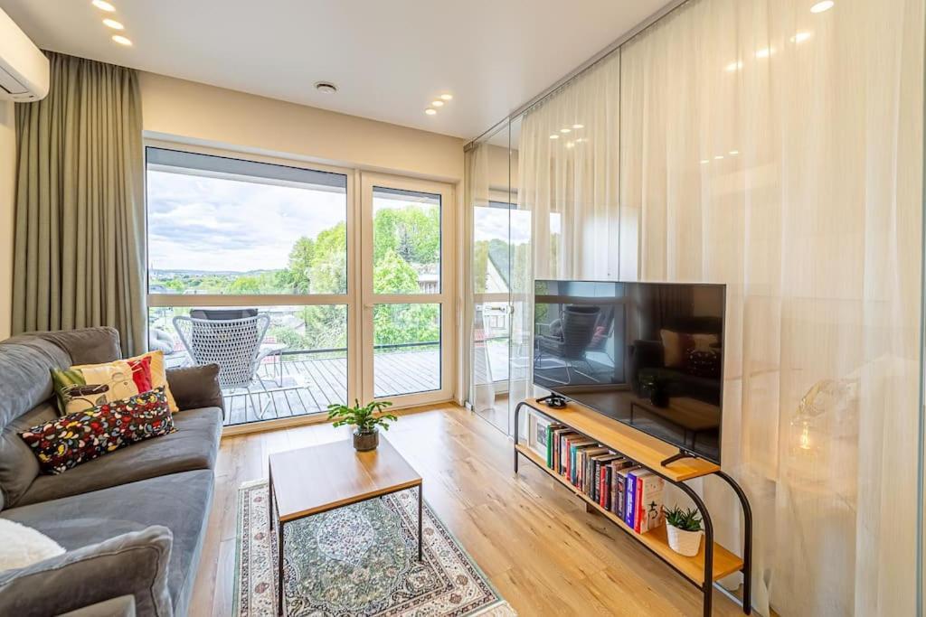 Sky Apartment With Free Parking And Balcony & Ac Kaunas Buitenkant foto
