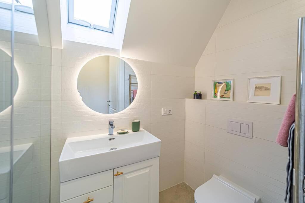 Sky Apartment With Free Parking And Balcony & Ac Kaunas Buitenkant foto