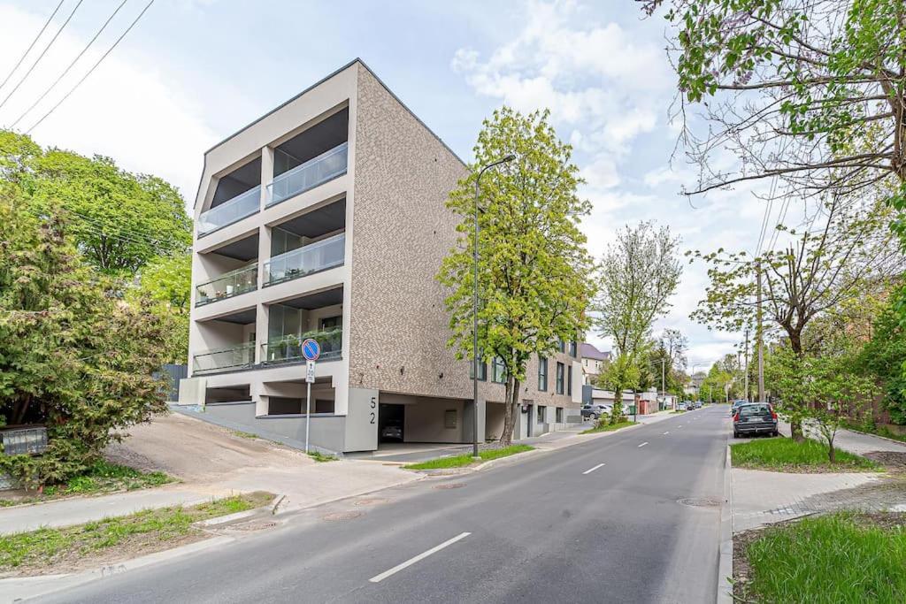Sky Apartment With Free Parking And Balcony & Ac Kaunas Buitenkant foto