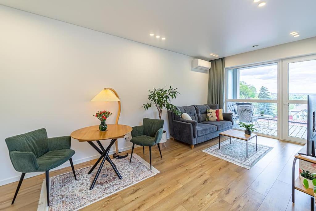 Sky Apartment With Free Parking And Balcony & Ac Kaunas Buitenkant foto