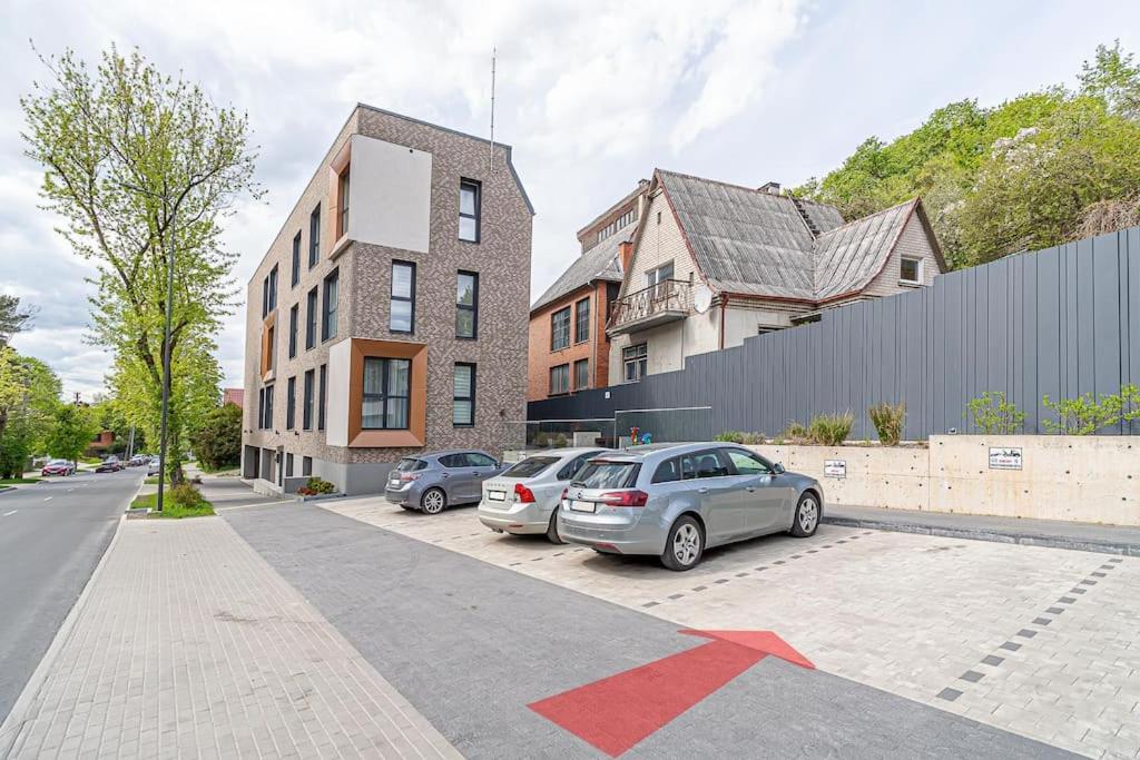 Sky Apartment With Free Parking And Balcony & Ac Kaunas Buitenkant foto
