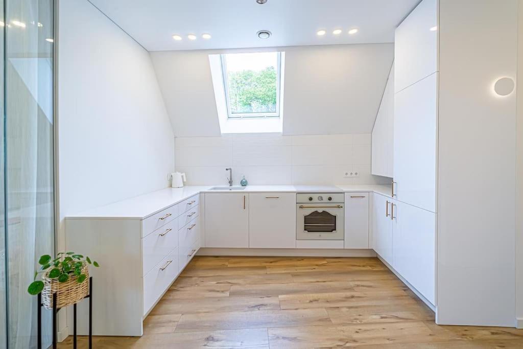 Sky Apartment With Free Parking And Balcony & Ac Kaunas Buitenkant foto