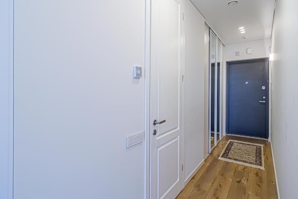 Sky Apartment With Free Parking And Balcony & Ac Kaunas Buitenkant foto