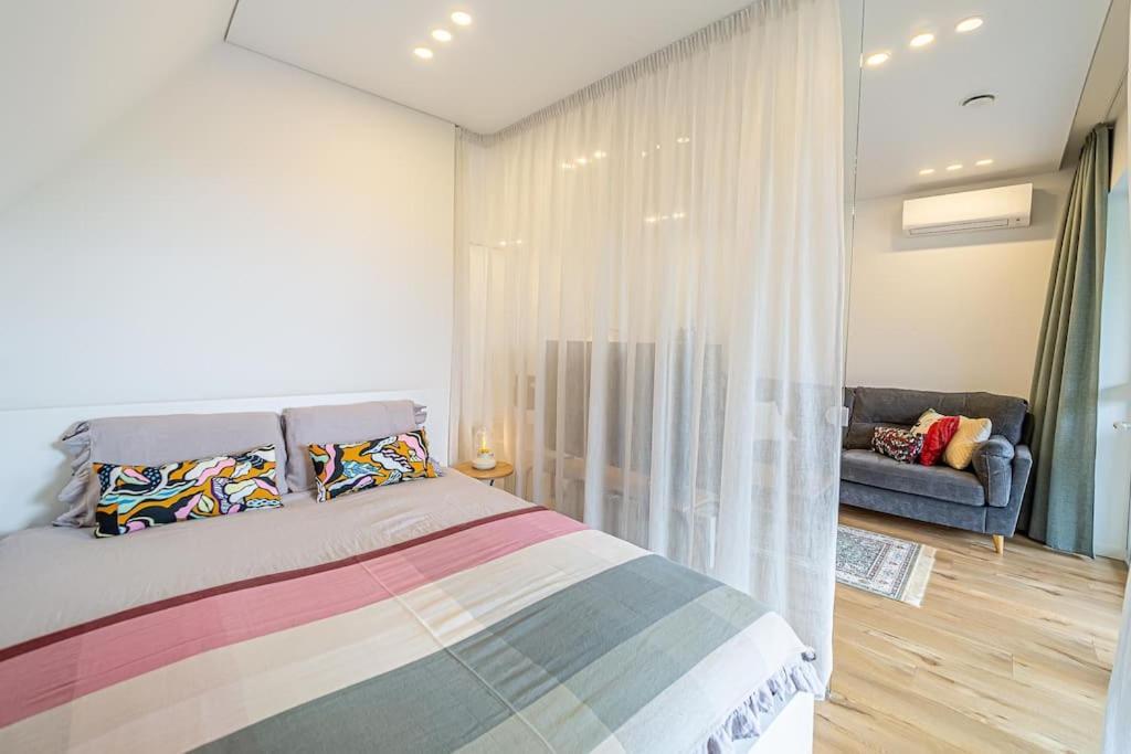 Sky Apartment With Free Parking And Balcony & Ac Kaunas Buitenkant foto